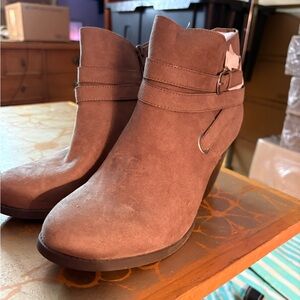 Style & Co Women's Tan Ankle Boots size 9.5 NWOT